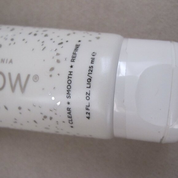 NEW - GlamGlow Bundle - Picture 4 of 12